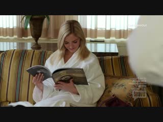 Белая ворона / Odd Mom Out / S02E06 из 10 / на русском