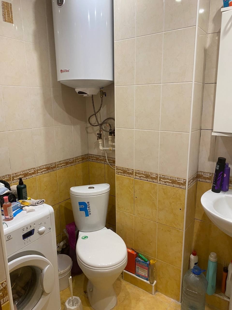 Продам 1 ком.квартиру 42 кв.м на кв.Заречный возле ресторана Ашот.4/12эт,вся мебель и техника остается. для продажи.Теплый пол в сан.узле.Рядом школа,дет.сад,супермаркеты остановка. Цена 4,1млн.руб .Тел.79591002241,79819597275 ...