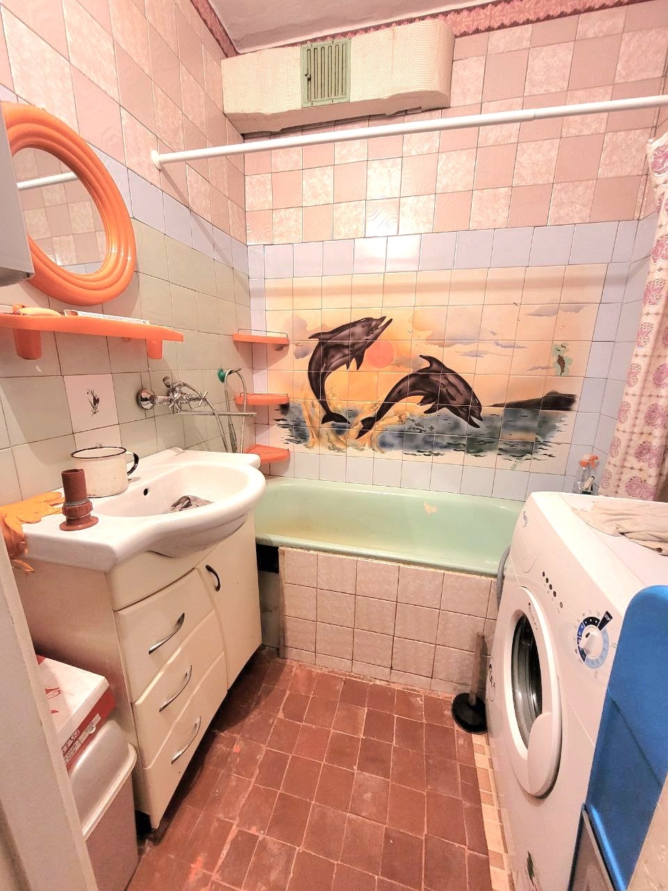🏡 Продам 2-к квартиру в Станице Луганской (Новая Кондрашовка) 📍 5/5 этаж 🏠 Площадь: 52,2 м² 🔥 Автономное отопление 🔹 Ремонт крыши – 2025 г. 🔹 Окна м/п, радиаторы чугунные 🔹 Новая крыша 🔹 Комнаты изолированные, с/у раздельный 🔹 Жилое состояние (требует ремонта) мебель остаётся 🚶♂️ Рядом: магазины, школа, банк...